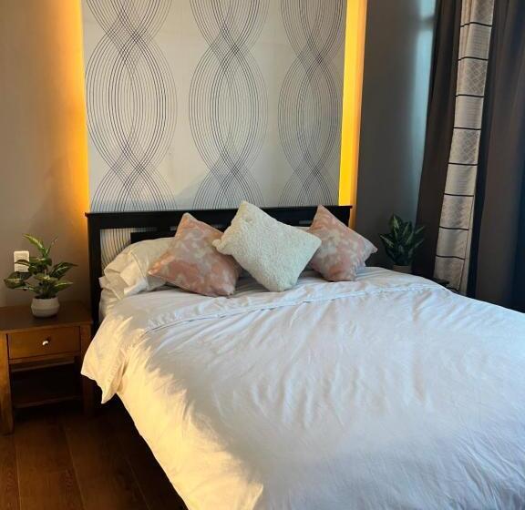 استودیو استاندارد با بالکن, Appleone Ayala Condo With Balcony
