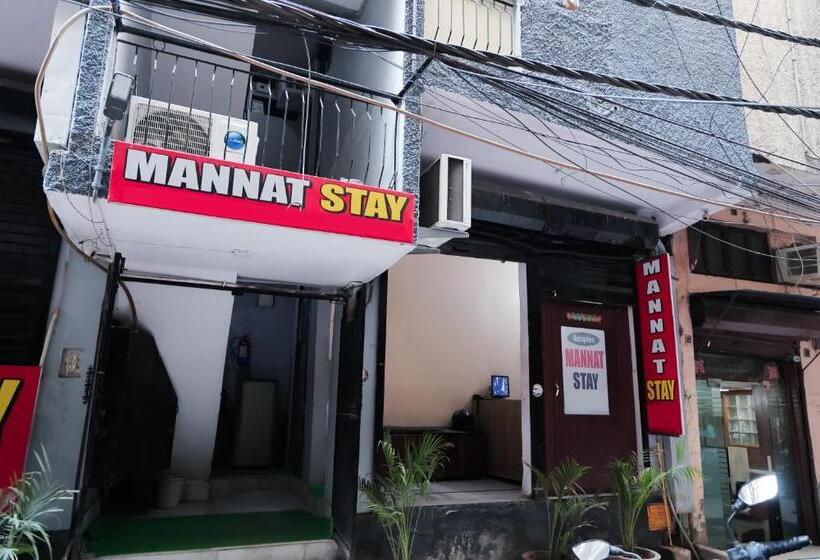 اتاق لوکس, Roomshala 127 Mannat Stay   Near Laxhmi Nagar