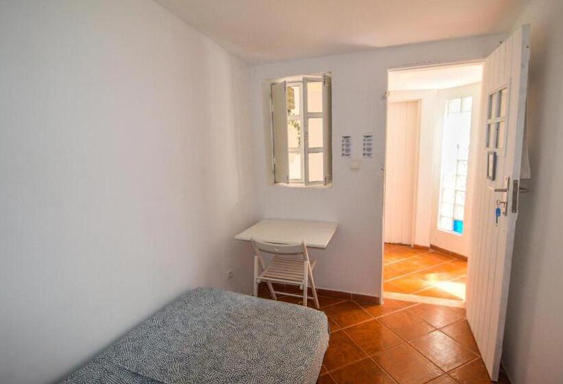 اتاق استاندارد یک نفره, Shared Apartment With Bright Private Patio In Lisboa