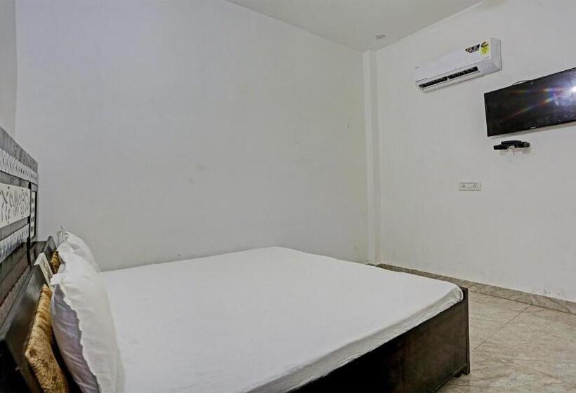 اتاق کلاسیک سه تخته, Oyo Ajay Guest House