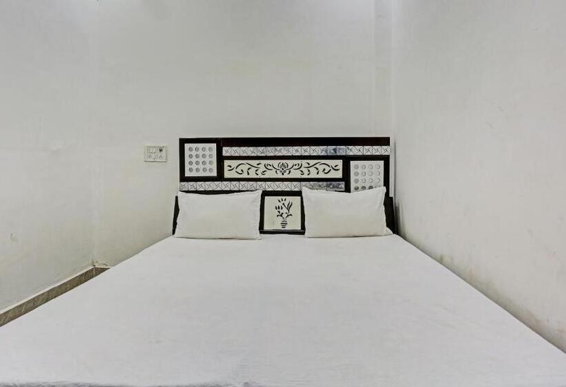 اتاق کلاسیک سه تخته, Oyo Ajay Guest House