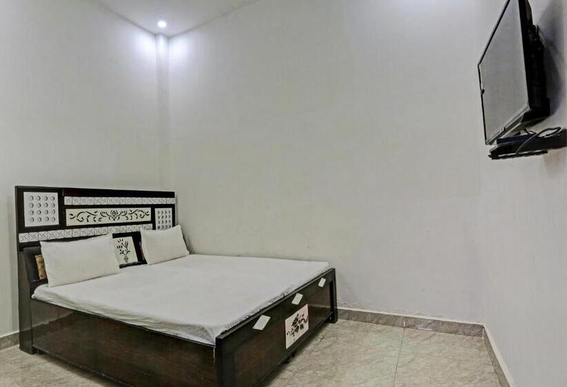 اتاق کلاسیک سه تخته, Oyo Ajay Guest House