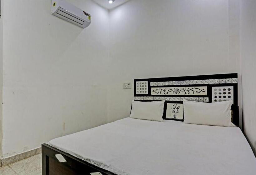اتاق کلاسیک سه تخته, Oyo Ajay Guest House