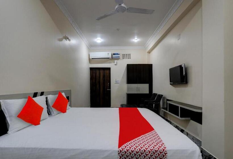 اتاق کلاسیک سه تخته, Oyo Flagship Hotel Divine Inn