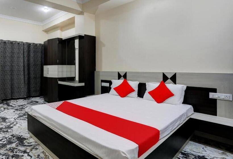 اتاق کلاسیک سه تخته, Oyo Flagship Hotel Divine Inn