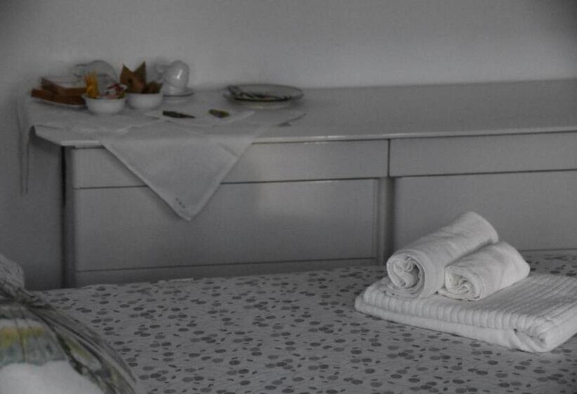 اتاق استاندارد سه نفره, Residenza Delle Farfalle Tripla Con Bagno Privato E Matrimoniale Con Bagno Condiviso