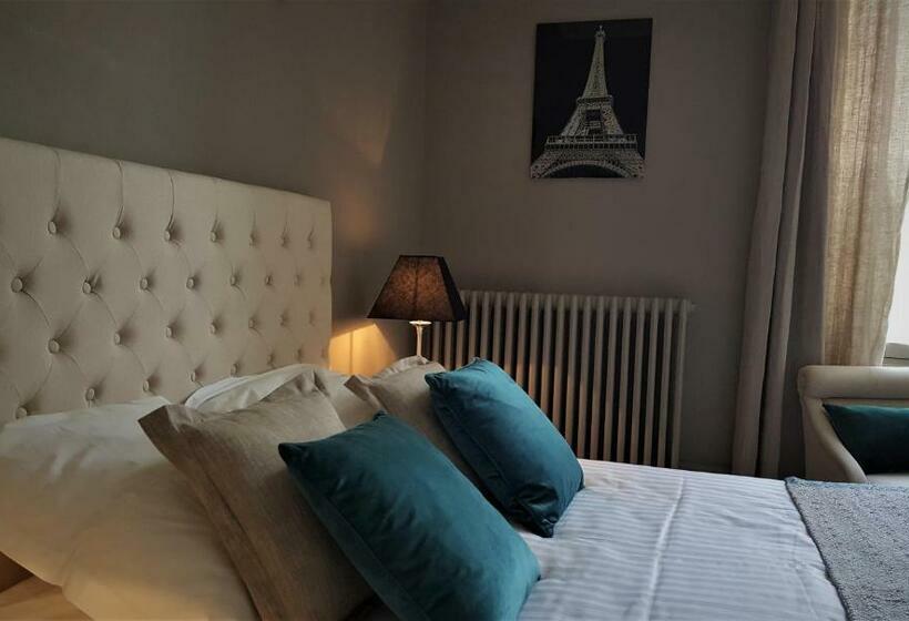 اتاق استاندارد با چشم‌انداز استخر, Chambres D Hôtes Maison La Porte Rouge