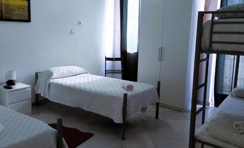 اتاق استاندارد چهار تخته, Sevilladream