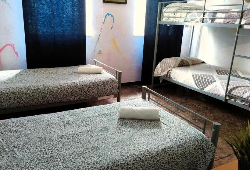 اتاق استاندارد چهار تخته, Sevilladream