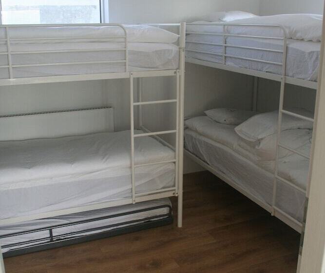 اتاق ساده چهارنفره, Hot Springs Hostel