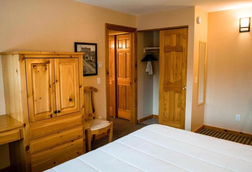 Standard Studio King Bed, Appenzell Inn