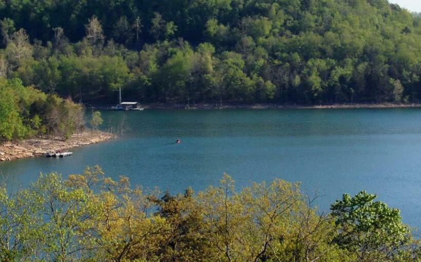 Suite with lake view, Beaver Lakefront Cabins   Couples Only Getaways