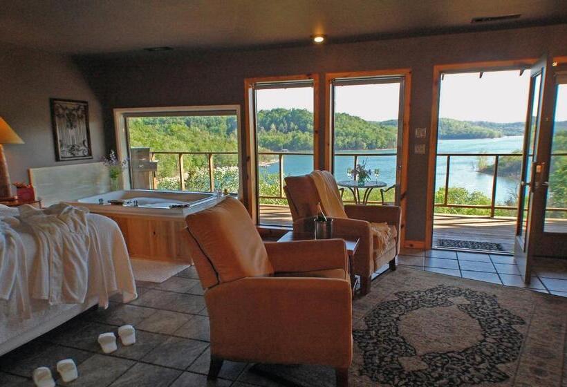 Suite with lake view, Beaver Lakefront Cabins   Couples Only Getaways
