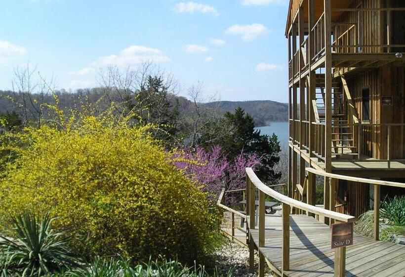 Suite with lake view, Beaver Lakefront Cabins   Couples Only Getaways