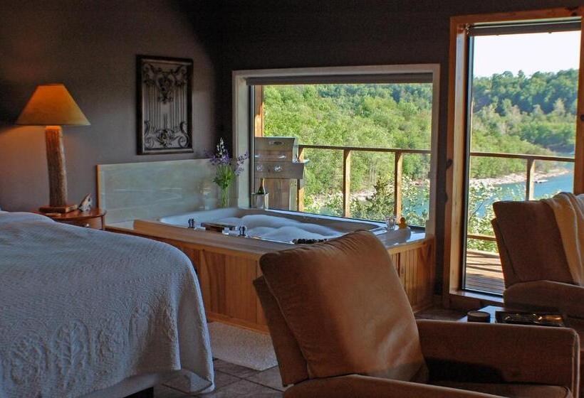 Suite with lake view, Beaver Lakefront Cabins   Couples Only Getaways