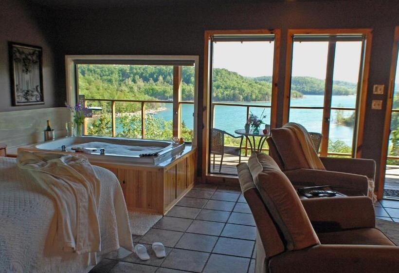 Suite with lake view, Beaver Lakefront Cabins   Couples Only Getaways