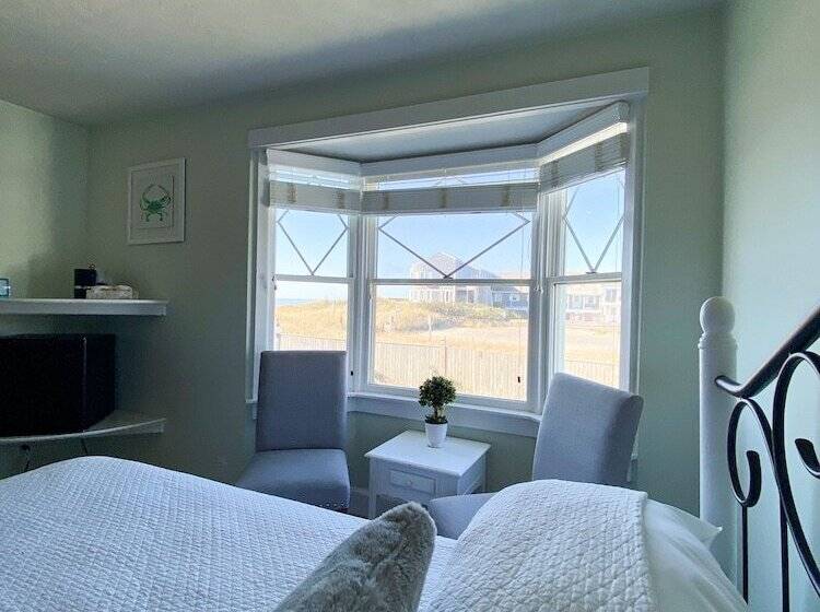 اتاق استاندارد چهارنفره با چشم‌انداز جانبی دریا, By The Sea Guests Bed & Breakfast And Suites