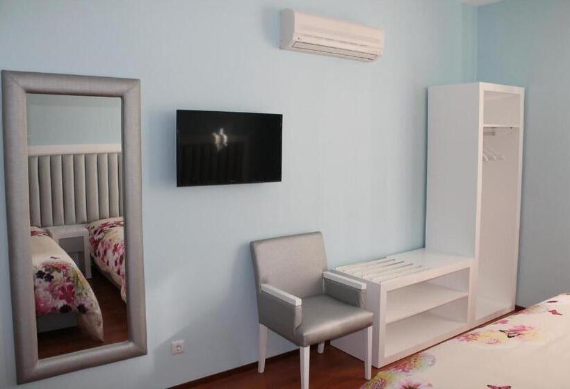 اتاق استاندارد سه نفره, Grande Oceano Guest House