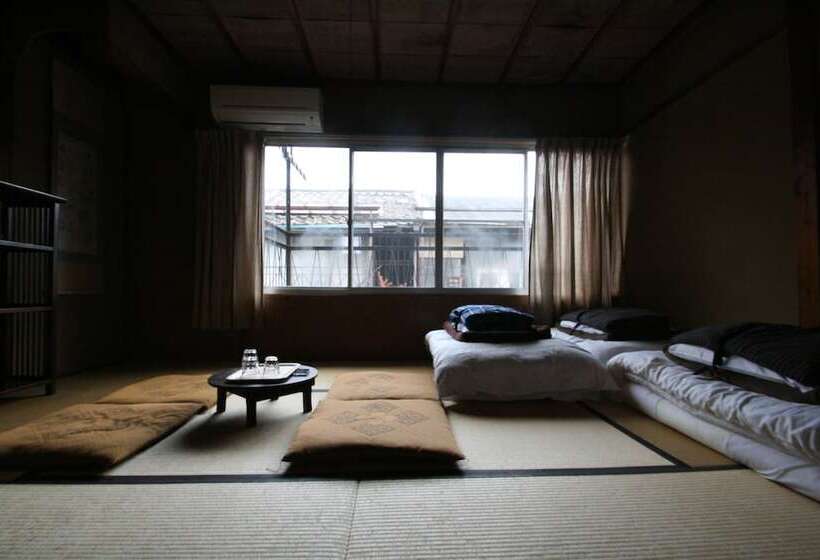 اتاق استاندارد سه نفره, Haruya Higashiyama