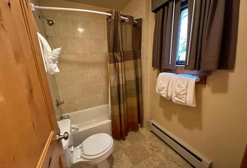 اتاق استاندارد با تخت بزرگ, Silver Moon Inn