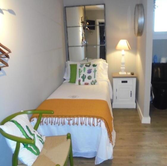 اتاق استاندارد یک نفره, Tak Boutique Old Town