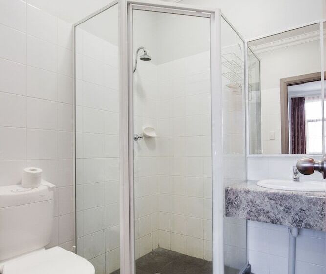 اتاق استاندارد, The Emperors Crown Hostel