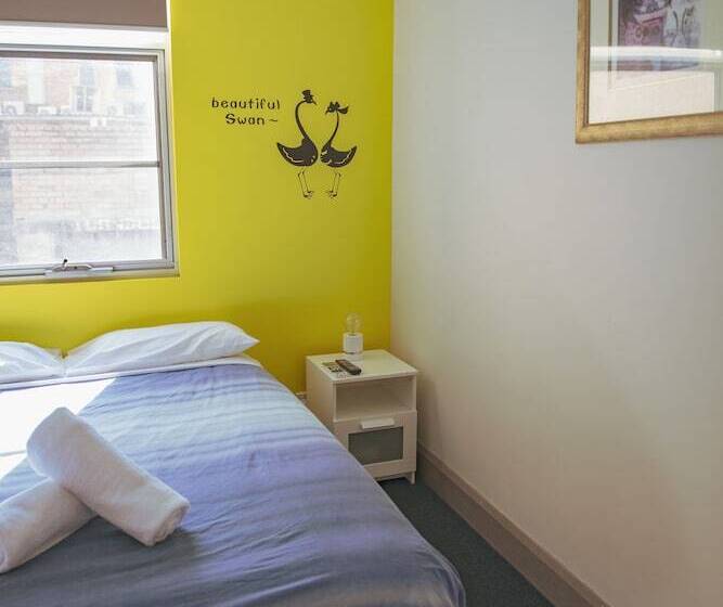اتاق استاندارد, The Emperors Crown Hostel