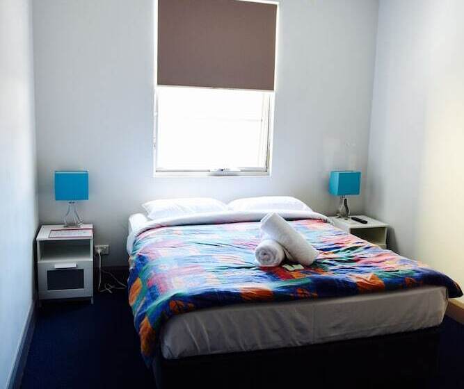 اتاق استاندارد با سرویس بهداشتی مشترک, The Emperors Crown Hostel