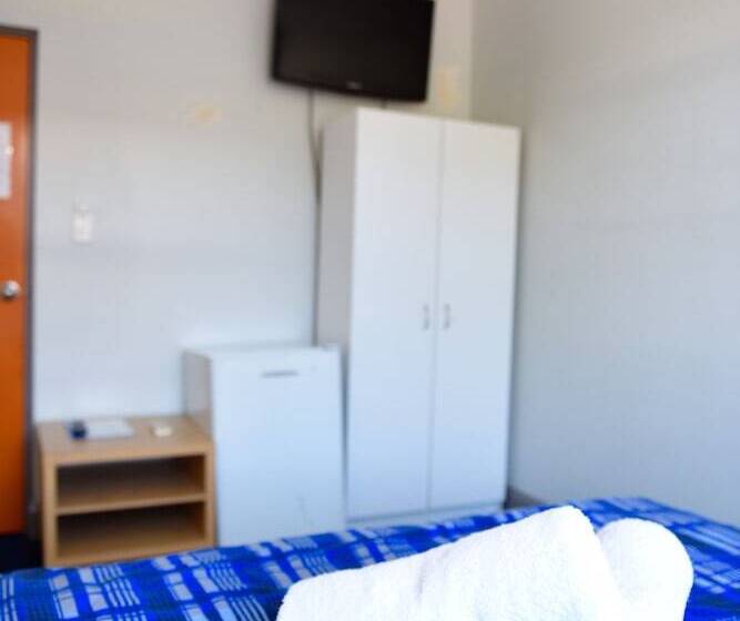 اتاق استاندارد با سرویس بهداشتی مشترک, The Emperors Crown Hostel