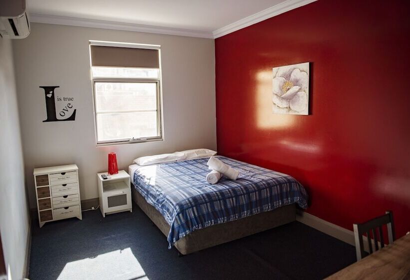 اتاق استاندارد با سرویس بهداشتی مشترک, The Emperors Crown Hostel