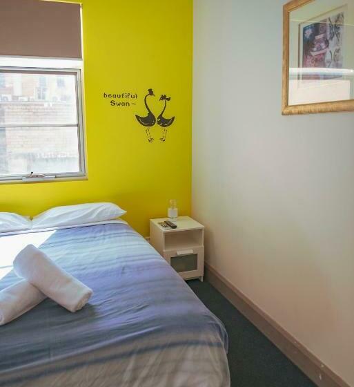 اتاق استاندارد, The Emperors Crown Hostel