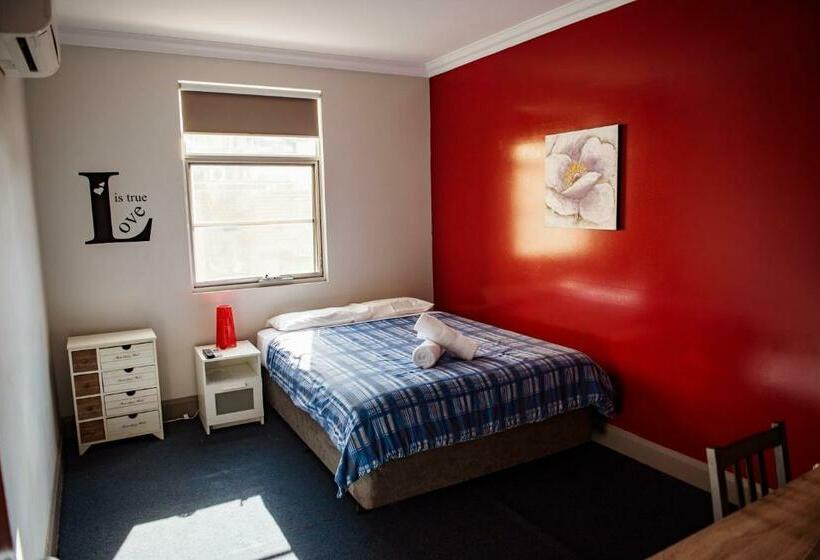 اتاق استاندارد با سرویس بهداشتی مشترک, The Emperors Crown Hostel