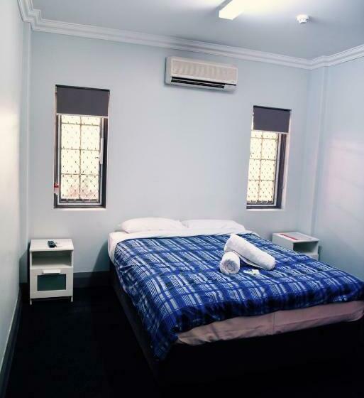 اتاق استاندارد با سرویس بهداشتی مشترک, The Emperors Crown Hostel