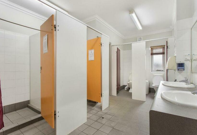 اتاق استاندارد با سرویس بهداشتی مشترک, The Emperors Crown Hostel