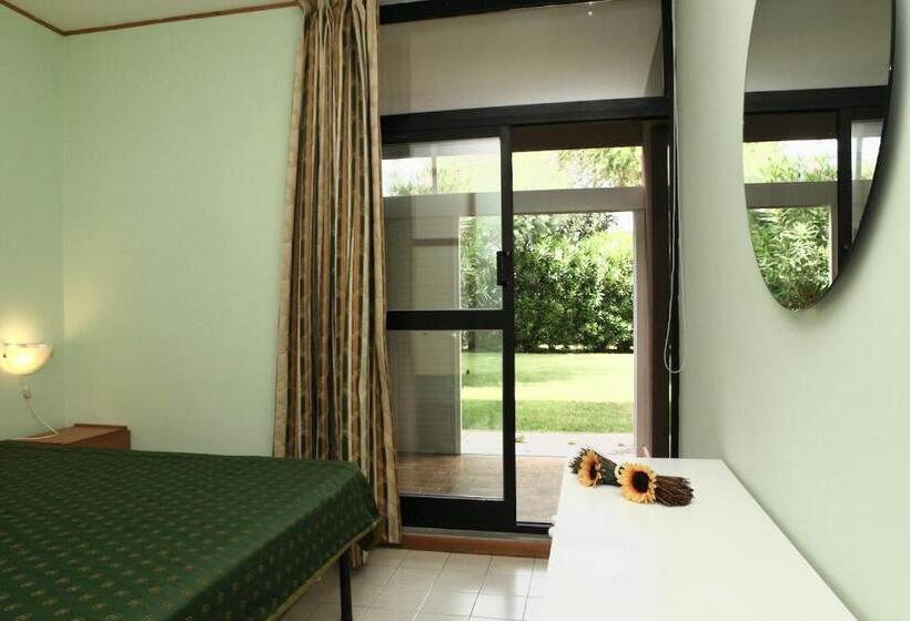آپارتمان 1 خوابه, Apartment 4 Beds With Private Outdoor Area In Residence With Swimming Pool In Marina Di Bibbona, Onl