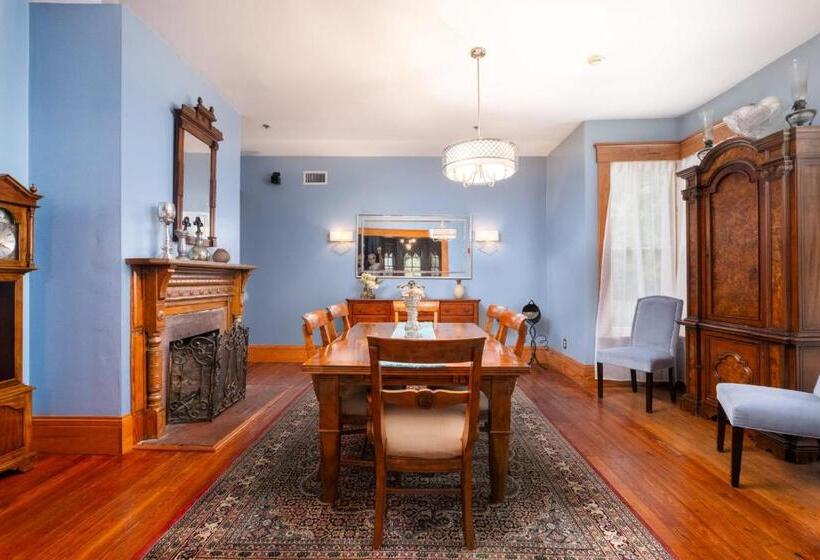 اتاق استاندارد, Savannah Suite