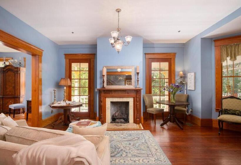 اتاق استاندارد, Savannah Suite