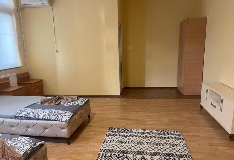 اتاق خانوادگی, Ela Hostel