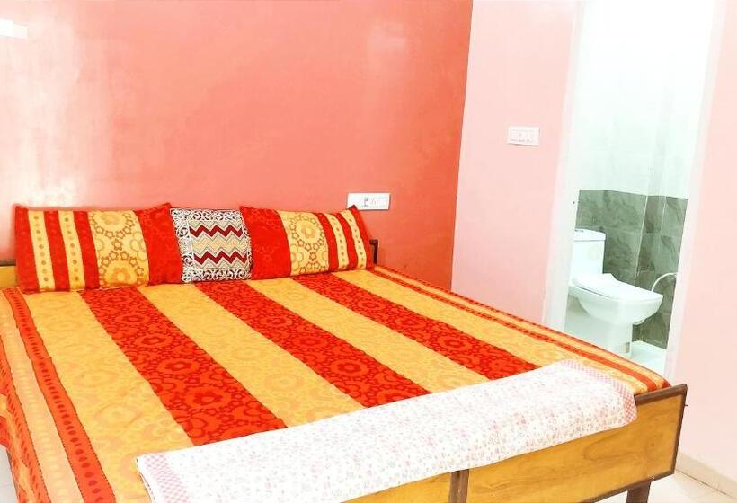 اتاق اکونومی, Helix    Rajpura    Budget Rooms For Family, Couples, Solo Travellers