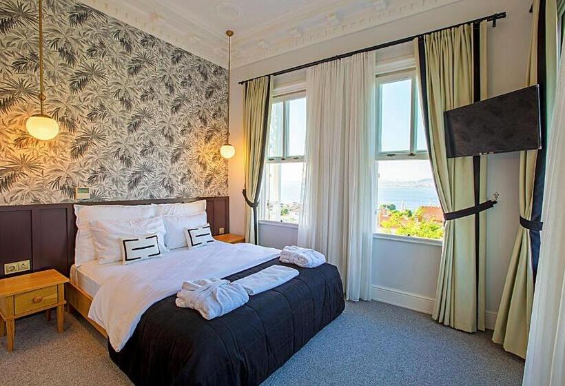 اتاق لوکس با بالکن و چشم‌انداز دریا, Mansion Miliá