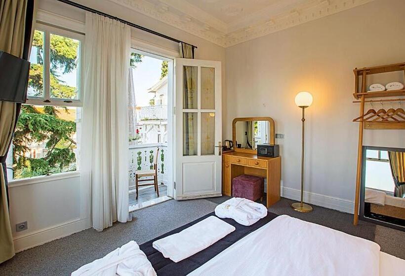 اتاق لوکس با بالکن و چشم‌انداز دریا, Mansion Miliá