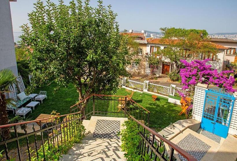 اتاق لوکس با بالکن و چشم‌انداز دریا, Mansion Miliá