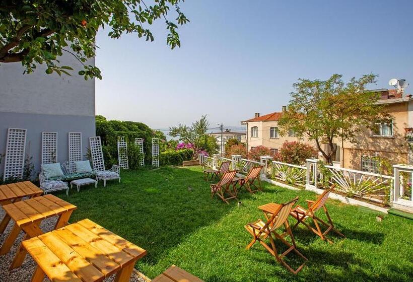 سوییت با چشم‌انداز دریا, Mansion Miliá