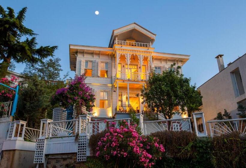 اتاق لوکس با بالکن و چشم‌انداز دریا, Mansion Miliá