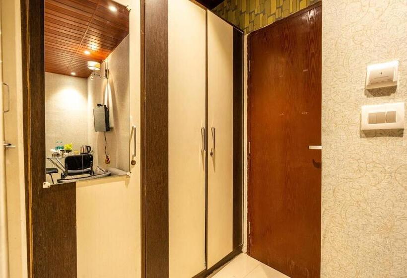 اتاق استاندارد با تخت بزرگ, Seasons Suites   Koramangala