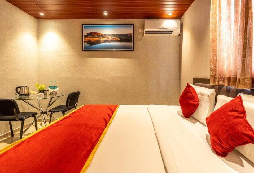 اتاق استاندارد با تخت بزرگ, Seasons Suites   Koramangala