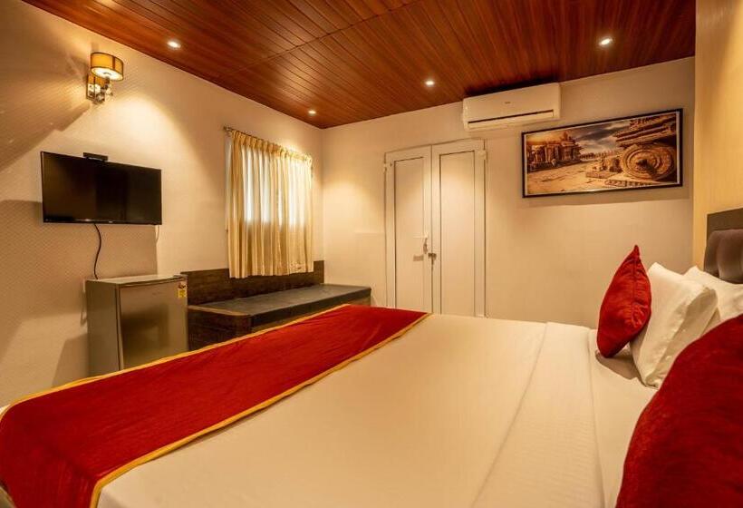 اتاق استاندارد با تخت بزرگ, Seasons Suites   Koramangala
