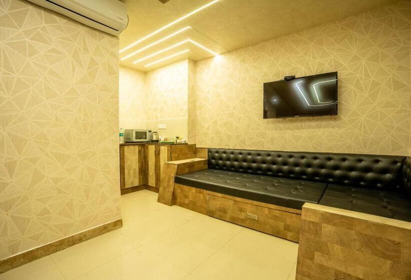 اتاق سوپریور چهار تخته, Seasons Suites   Koramangala