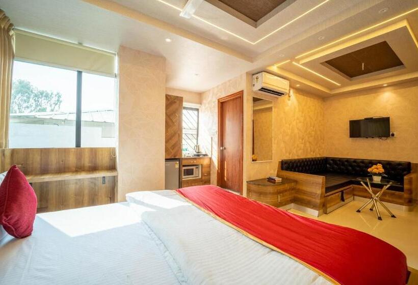 5 Bedroom Apartment, Seasons Suites   Koramangala