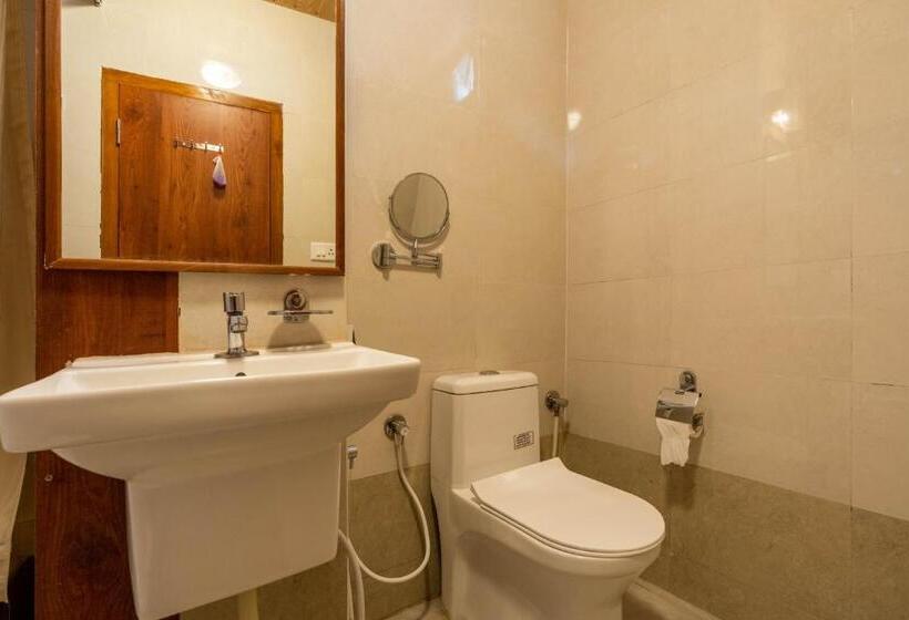 5 Bedroom Apartment, Seasons Suites   Koramangala